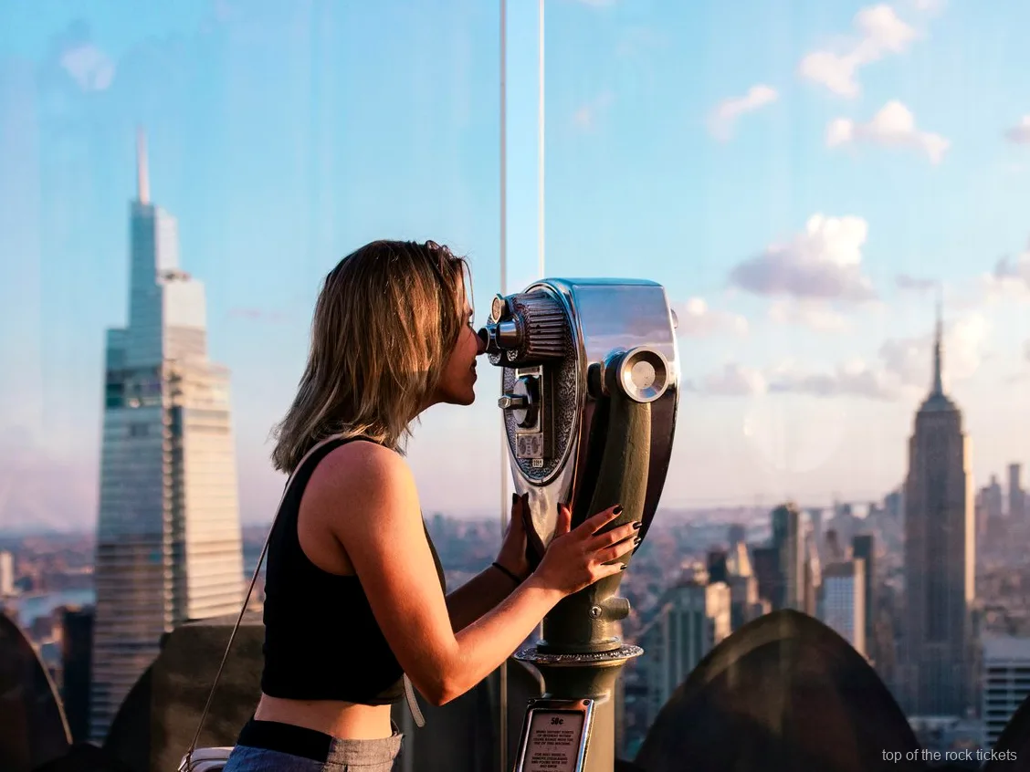 Vue sur la skyline de Manhattan depuis la visite guidée par application de Top of the Rock