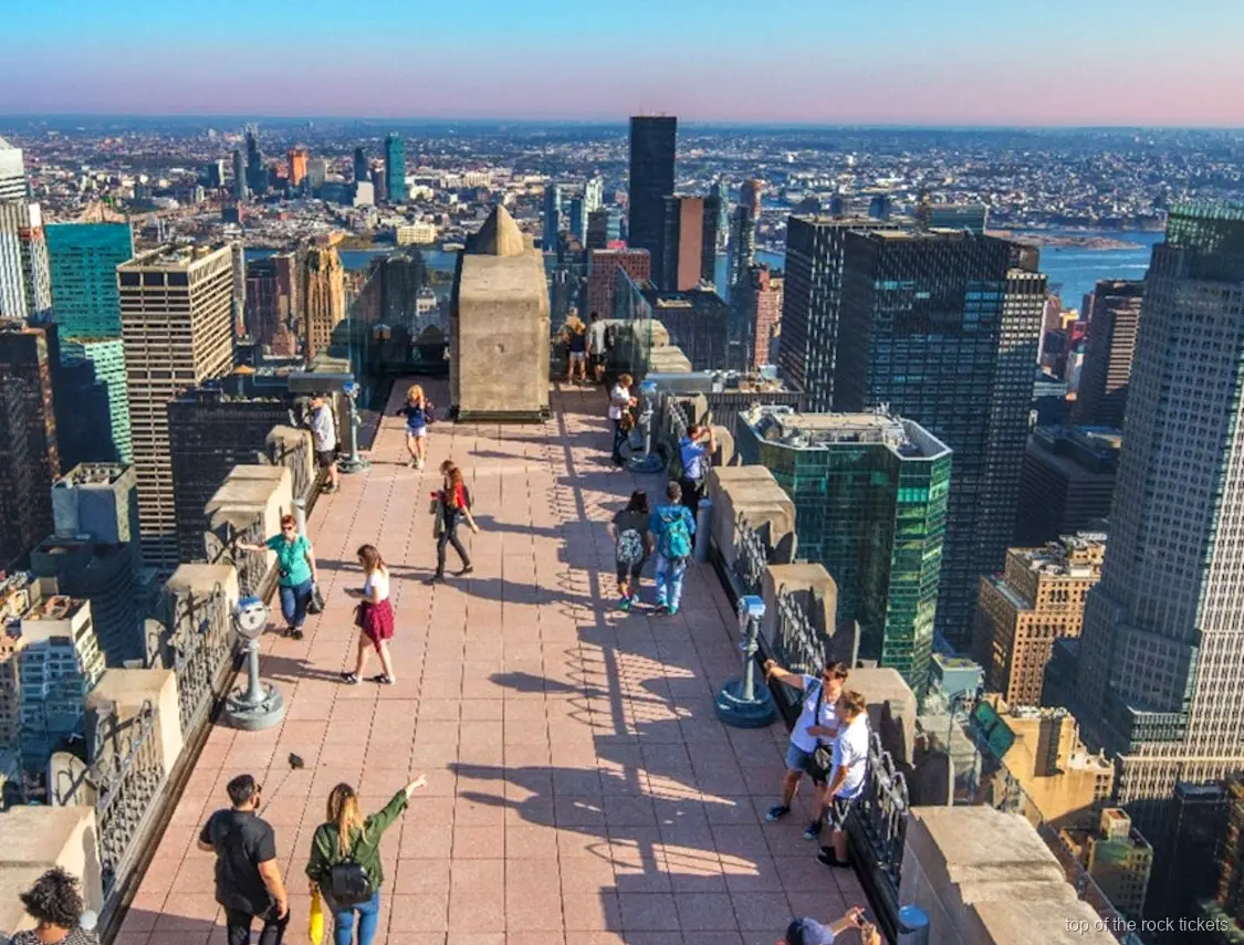 Aussichtsetage von Top of the Rock, enthalten im App-geführten Ticket