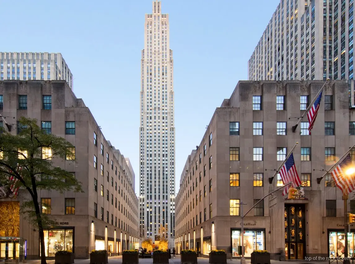 Estàtua de Prometeu, parada de la visita pel Rockefeller Center
